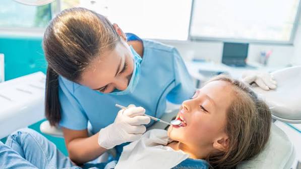 Dentista infantil en Chile: precios de una consulta pediátrica