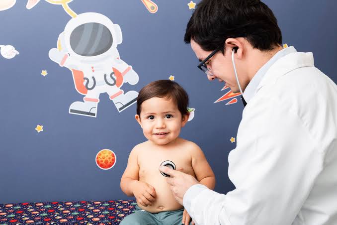 Pediatra a domicilio en Chile: cuánto cuesta y cuándo solicitarlo