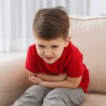 Dolor de estómago en niños: causas comunes y señales de alarma